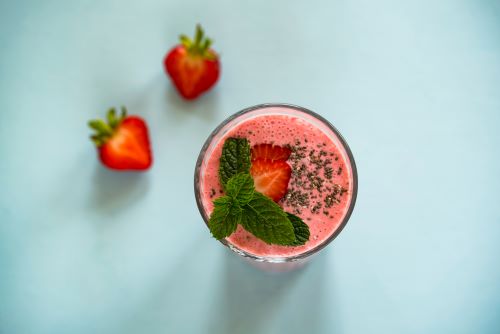 Strawberry-Green Tea Smoothie with Hemp Hearts